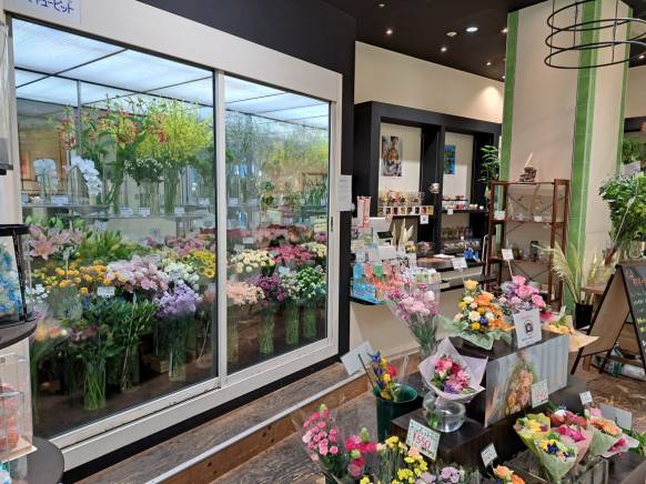 「花よし」　（富山県富山市）の花屋店舗写真1